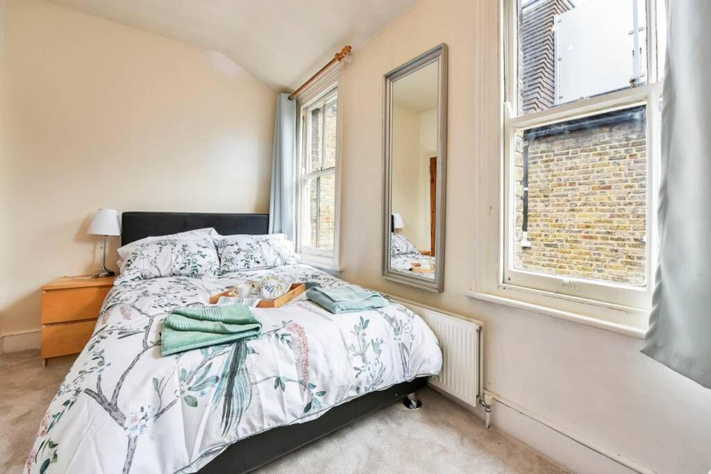 Groves 4 Bedroom, Shepherds Bush 런던 외부 사진