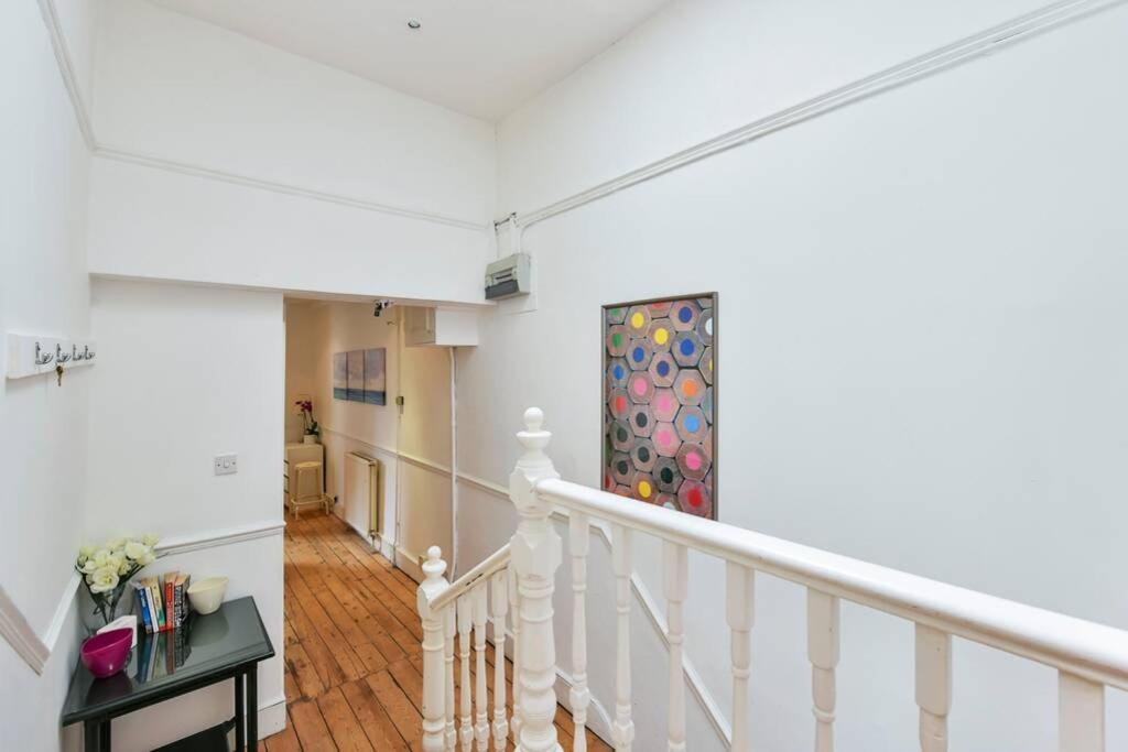 Groves 4 Bedroom, Shepherds Bush 런던 외부 사진