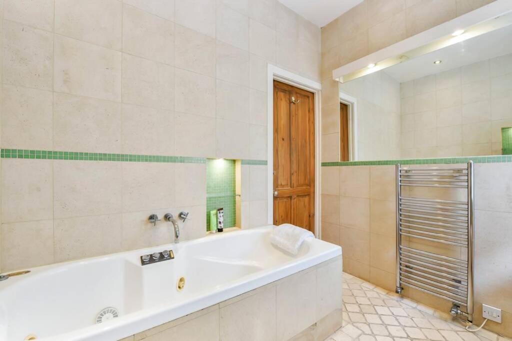 Groves 4 Bedroom, Shepherds Bush 런던 외부 사진